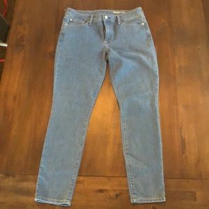 Gap 1969, mid rise waist, straight leg